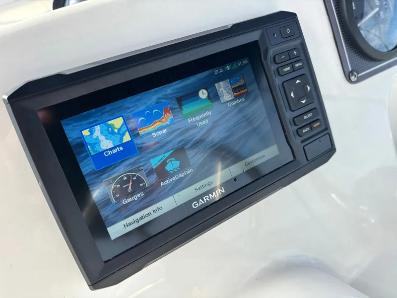 Slide: The Image of Boston Whaler 170 Montauk 2021 - 36