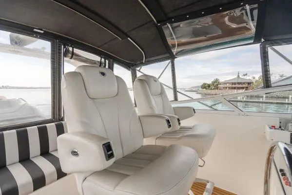 Slide: The Image of Luxurious interior of 1998 Pacific Mariner 65 yacht with plush seating. - 24