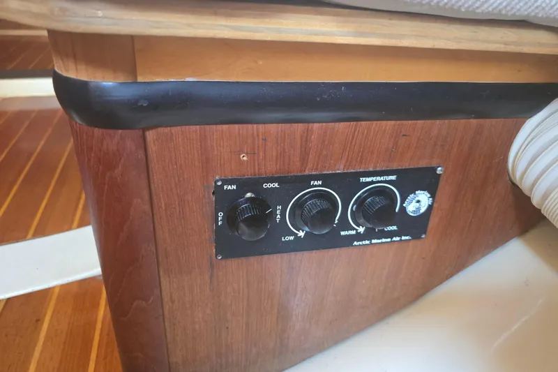Slide: The Image of Control panel on 1993 Hunter Legend 35.5 boat, featuring fan and temperature settings. - 29