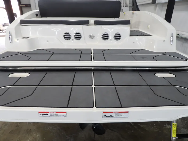 Slide: The Image of Bayliner DX 2050 2020 - 11