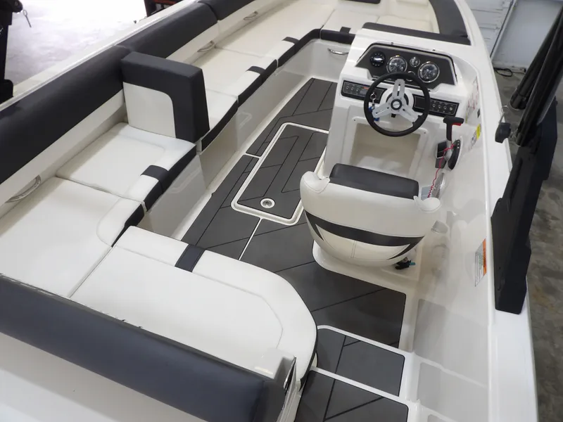 Slide: The Image of Bayliner DX 2050 2020 - 14