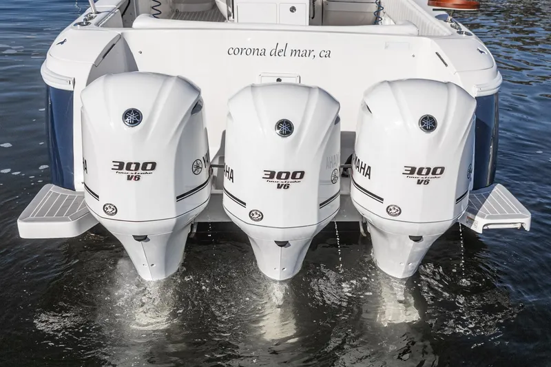 Slide: The Image of 2016 Intrepid 400 Cuddy with triple Yamaha 300 V6 engines in water. - 19