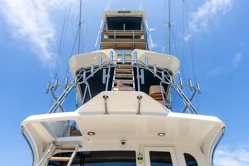 Slide: The Image of 2004 Hatteras 54 Convertible yacht tower against a clear blue sky. - 4