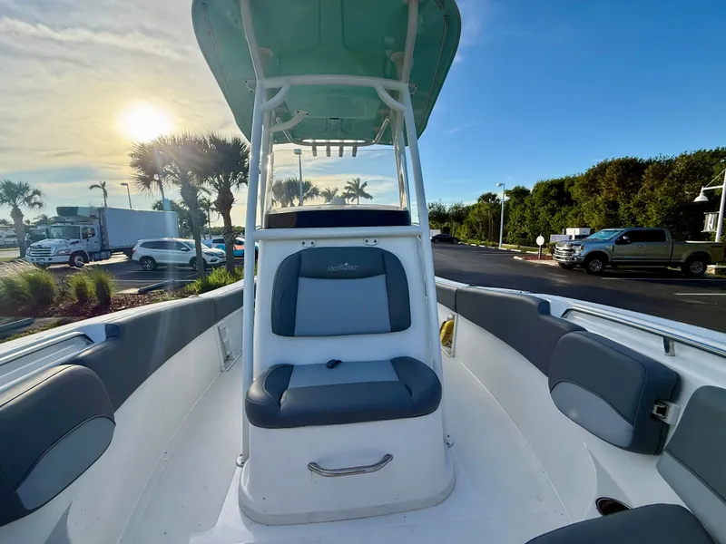 Slide: The Image of NauticStar 2102 Legacy 2023 - 32