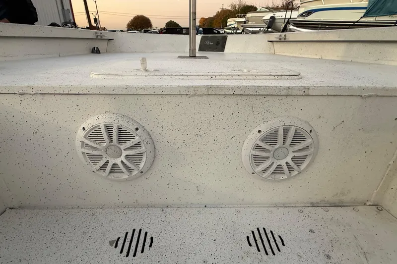 Slide: The Image of 2019 G3 Bay 22 DLX boat with Yamaha 175 engine at sunset by the water. - 16