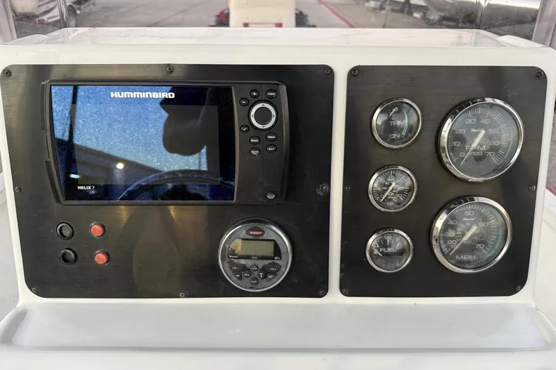 Slide: The Image of Close-up of 2019 G3 Bay 22 DLX boat motor mount and hydraulic system. - 20