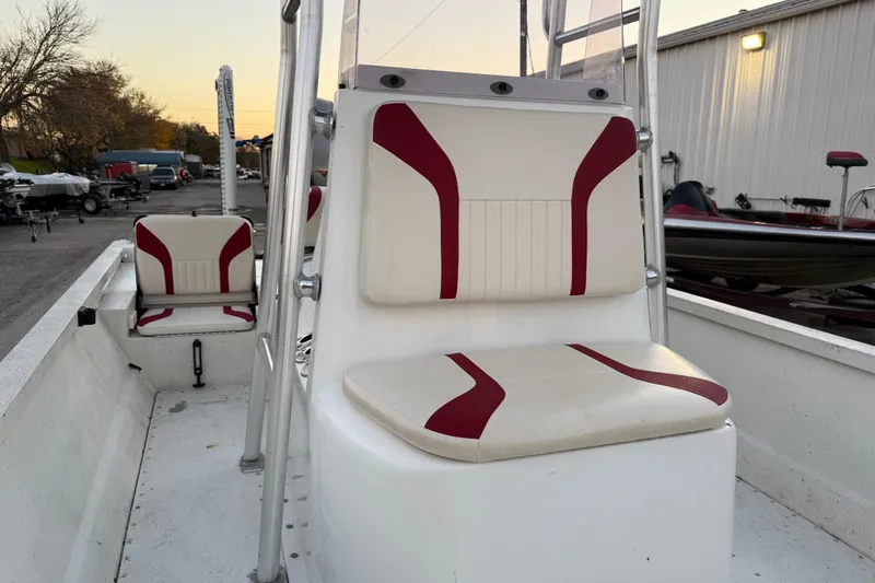 Slide: The Image of Humminbird fish finder display on 2019 G3 Bay 22 DLX boat, showing underwater terrain. - 27