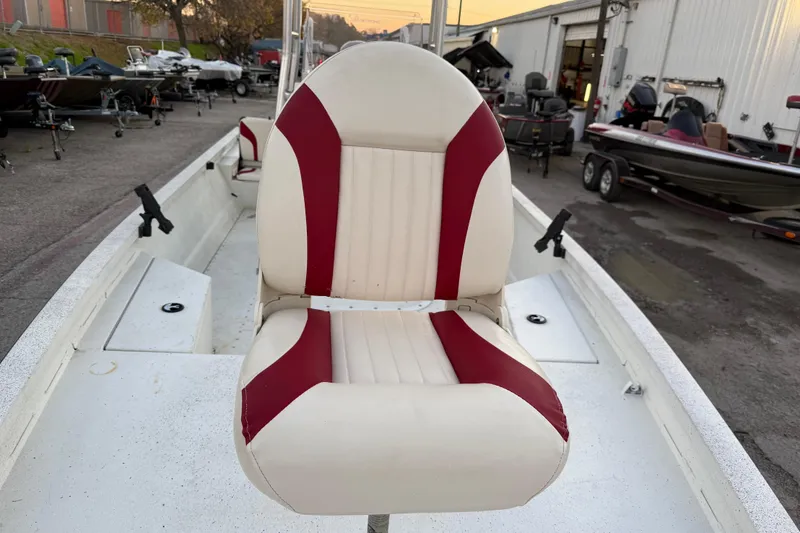 Slide: The Image of Humminbird Helix 7 fish finder display on 2019 G3 Bay 22 DLX boat. - 28