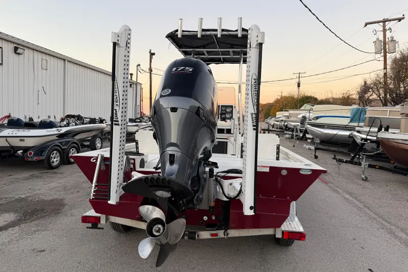 Slide: The Image of 2019 G3 Bay 22 DLX boat with Yamaha VMAX outboard motor on trailer. - 33