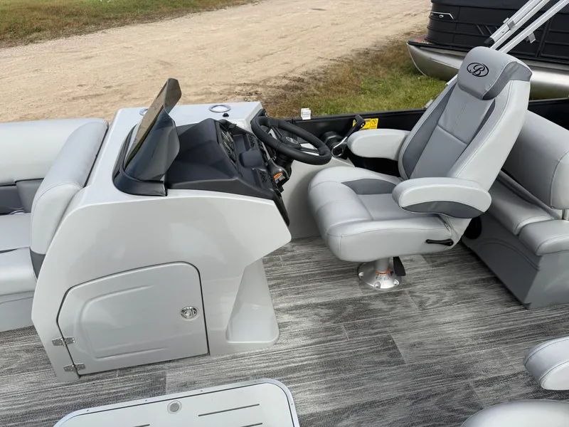 Slide: The Image of Bentley Pontoons Legacy 223 QSB Swingback Tritoon 2026 - 11