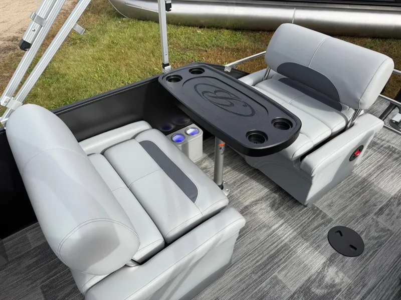 Slide: The Image of Bentley Pontoons Legacy 223 QSB Swingback Tritoon 2026 - 17