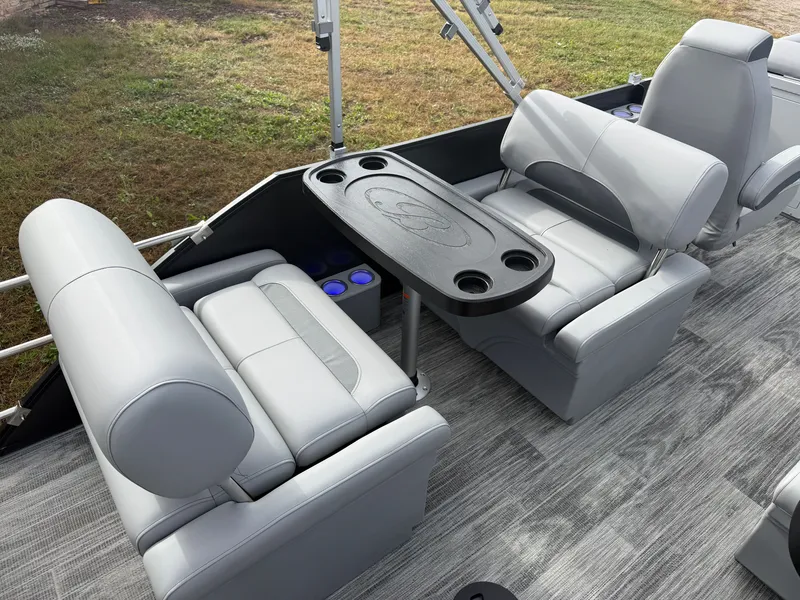 Slide: The Image of Bentley Pontoons Legacy 223 QSB Swingback Tritoon 2026 - 18