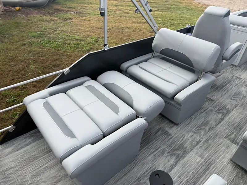 Slide: The Image of Bentley Pontoons Legacy 223 QSB Swingback Tritoon 2026 - 22