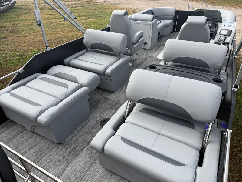 Slide: The Image of Bentley Pontoons Legacy 223 QSB Swingback Tritoon 2026 - 24