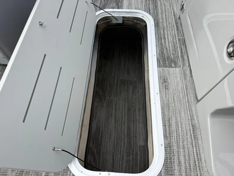 Slide: The Image of Bentley Pontoons Legacy 223 QSB Swingback Tritoon 2026 - 30
