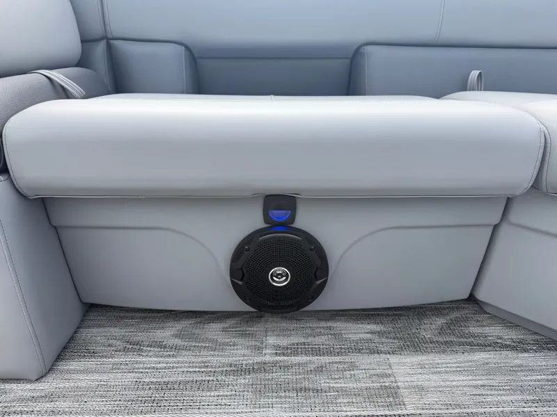 Slide: The Image of Bentley Pontoons Legacy 223 QSB Swingback Tritoon 2026 - 31