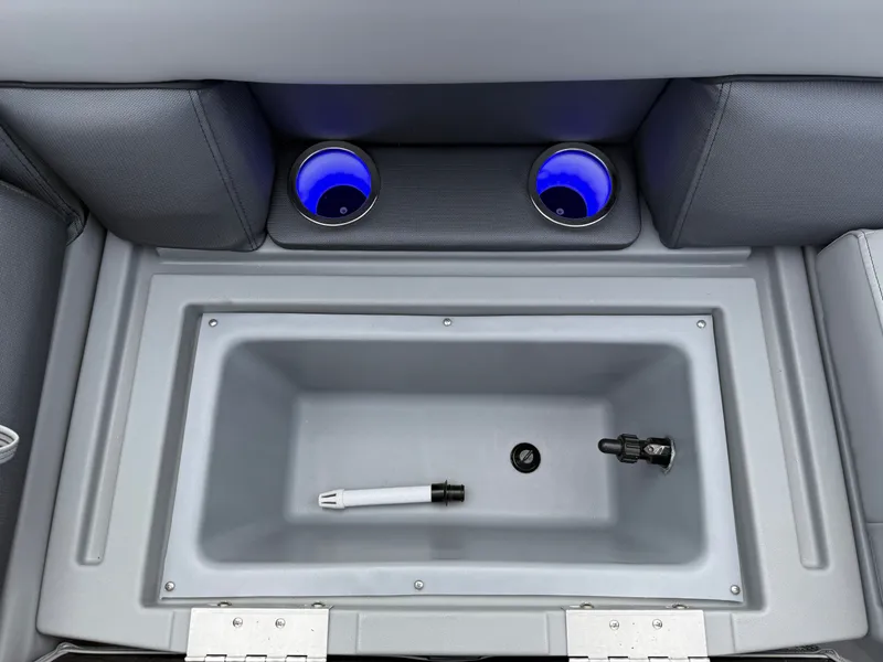 Slide: The Image of Bentley Pontoons Legacy 223 QSB Swingback Tritoon 2026 - 32