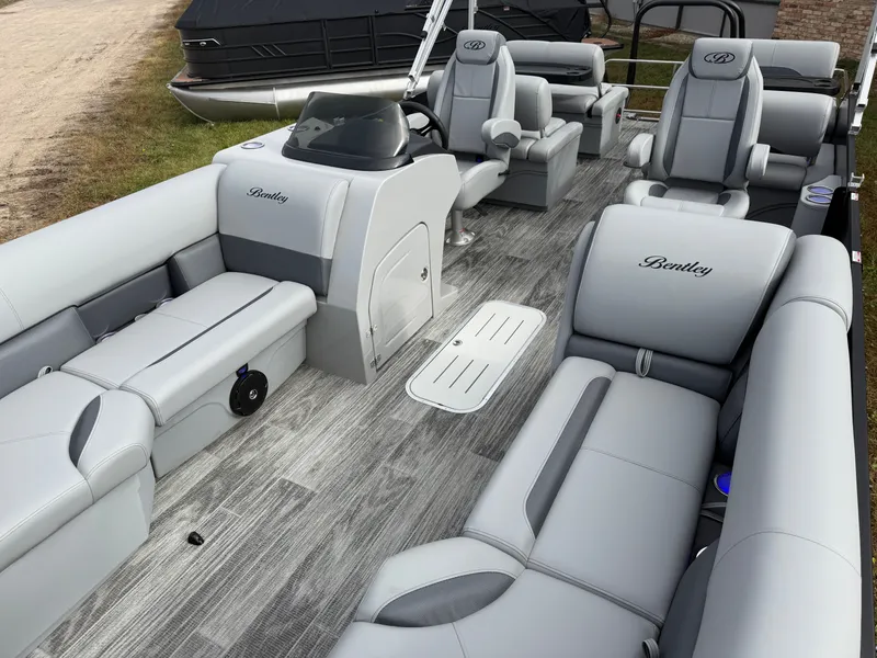 Slide: The Image of Bentley Pontoons Legacy 223 QSB Swingback Tritoon 2026 - 36
