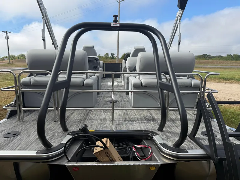 Slide: The Image of Bentley Pontoons Legacy 223 QSB Swingback Tritoon 2026 - 45