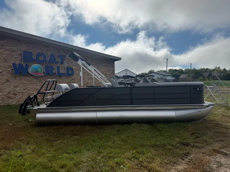 Slide: The Image of Bentley Pontoons Legacy 223 QSB Swingback Tritoon 2026 - 48