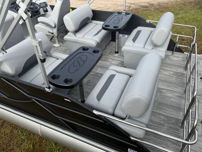 Slide: The Image of Bentley Pontoons Legacy 223 QSB Swingback Tritoon 2026 - 5