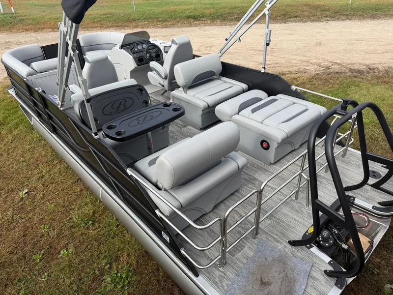 Slide: The Image of Bentley Pontoons Legacy 223 QSB Swingback Tritoon 2026 - 51