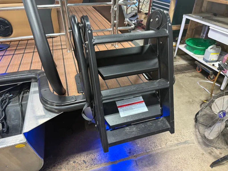 Slide: The Image of Bentley Pontoons Elite 200HP 223 Swingback Tritoon 2026 - 42