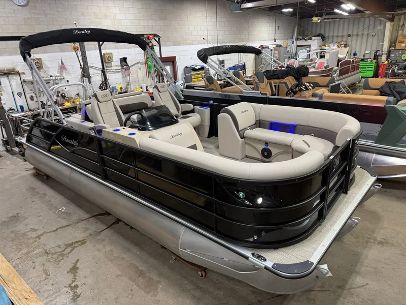 The Image of Bentley Pontoons Legacy 200HP Swingback 223 Tritoon 2025 - 1
