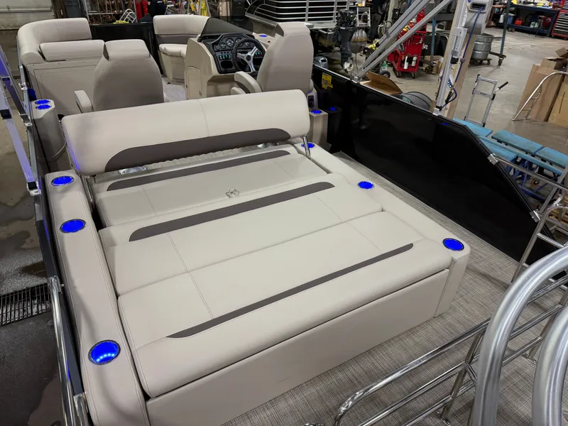 Slide: The Image of Bentley Pontoons Legacy 200HP Swingback 223 Tritoon 2025 - 23