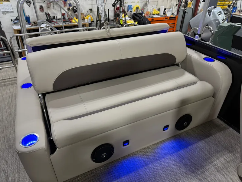 Slide: The Image of Bentley Pontoons Legacy 223 Swingback Tritoon & Honda 4-Stroke EFI 2025 - 18