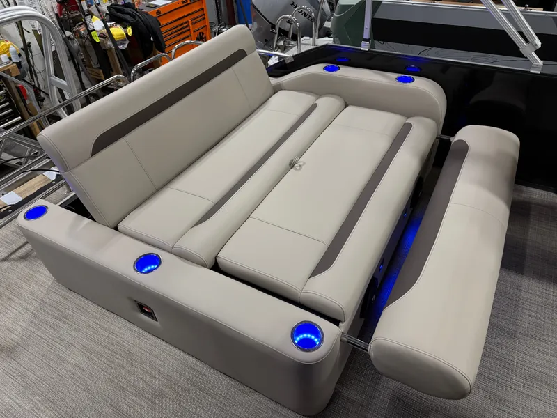 Slide: The Image of Bentley Pontoons Legacy 223 Swingback Tritoon & Honda 4-Stroke EFI 2025 - 22