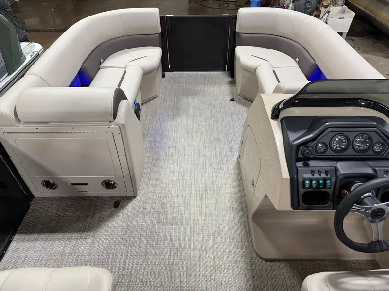 Slide: The Image of Bentley Pontoons Legacy 223 Swingback Tritoon & Honda 4-Stroke EFI 2025 - 31
