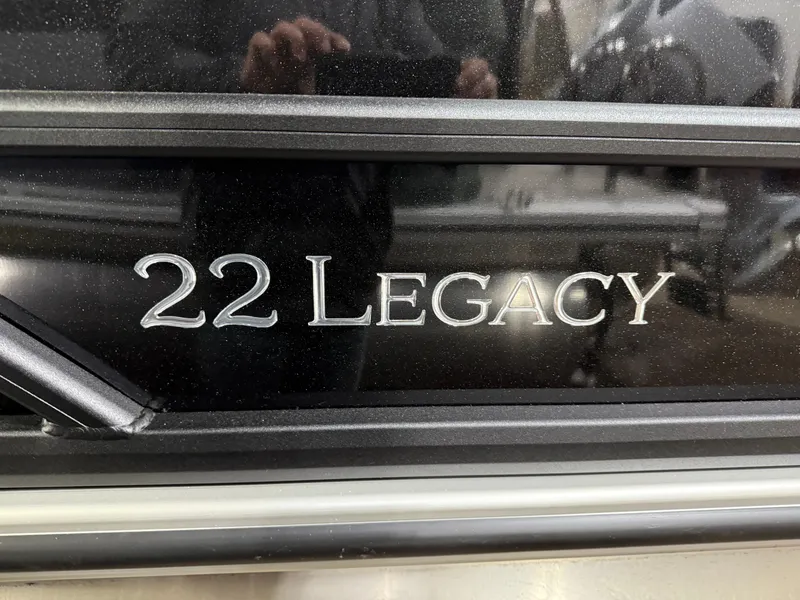 Slide: The Image of Bentley Pontoons Legacy 223 Swingback Tritoon & Honda 4-Stroke EFI 2025 - 42