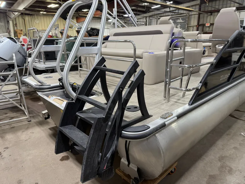 Slide: The Image of Bentley Pontoons Legacy 223 Swingback Tritoon & Honda 4-Stroke EFI 2025 - 50