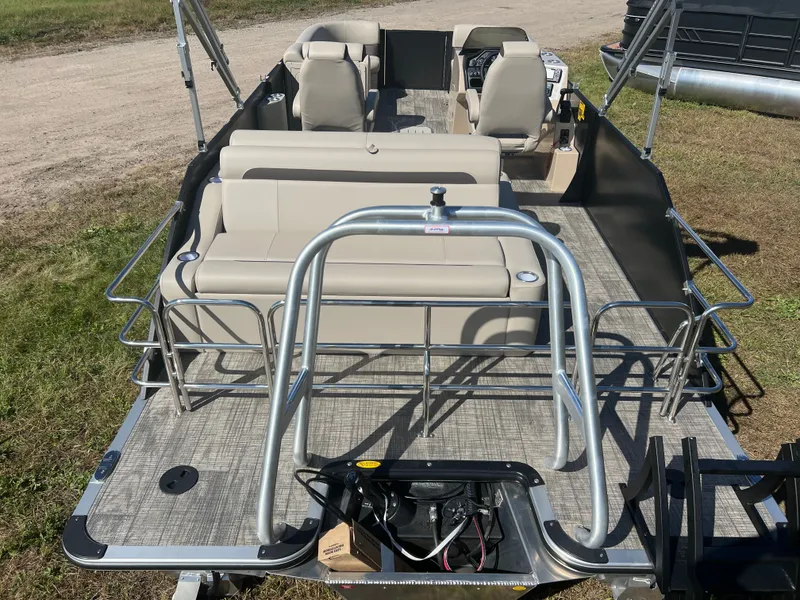 Slide: The Image of Bentley Pontoons Legacy 200HP Swingback 223 Tritoon 2026 - 31