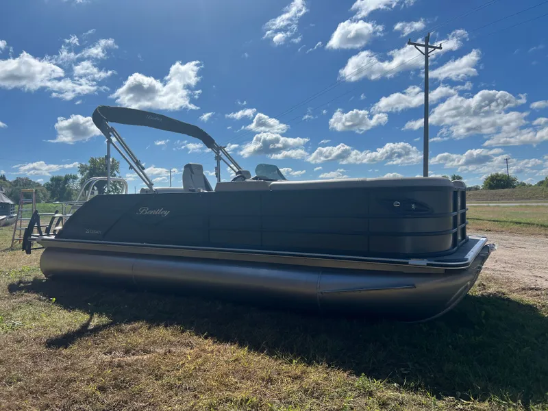 Slide: The Image of Bentley Pontoons Legacy 200HP Swingback 223 Tritoon 2026 - 35