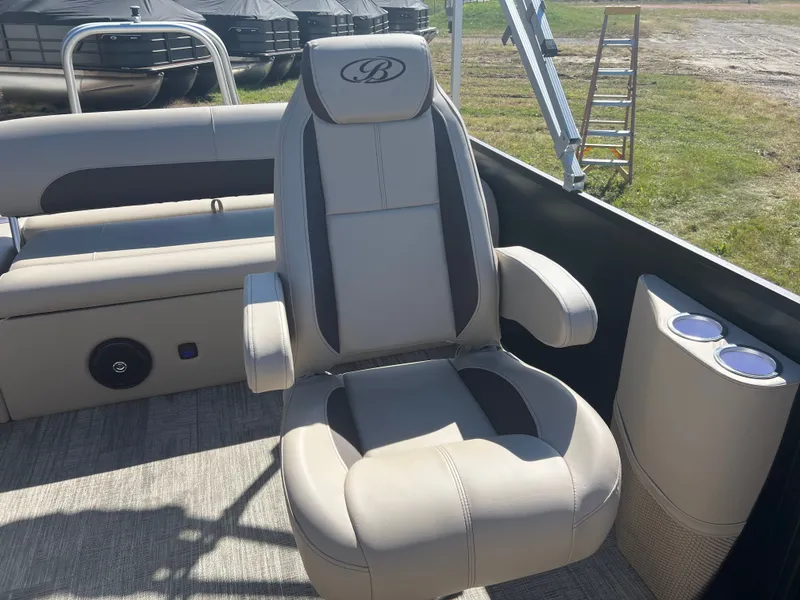 Slide: The Image of Bentley Pontoons Legacy 200HP Swingback 223 Tritoon 2026 - 9