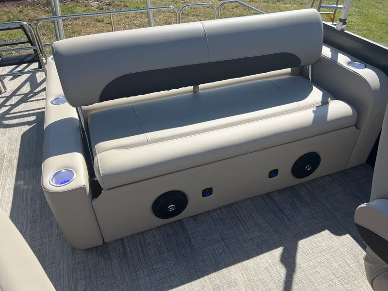 Slide: The Image of Bentley Pontoons Legacy 223 Swingback Tritoon & Honda 4-Stroke EFI 2026 - 14