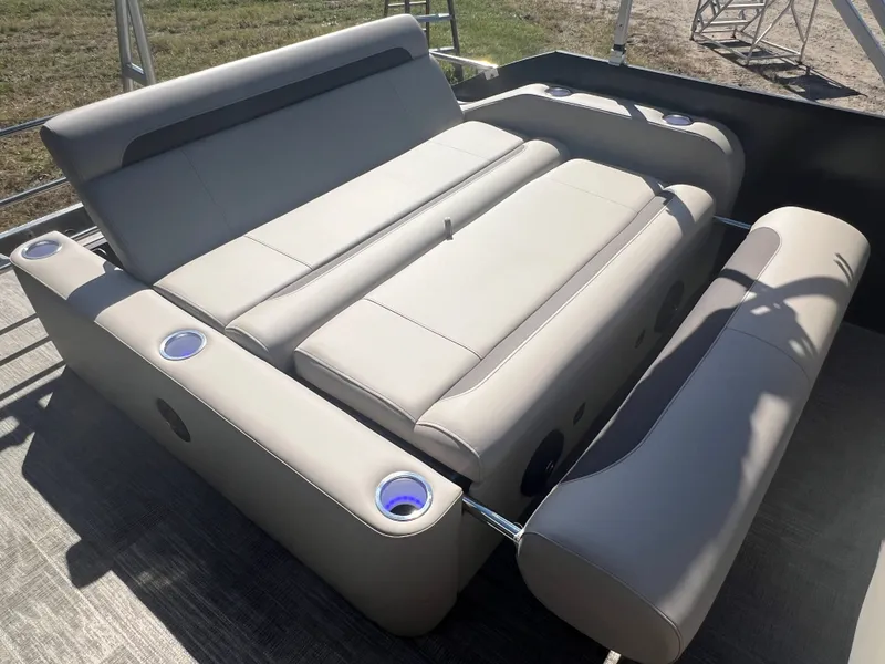 Slide: The Image of Bentley Pontoons Legacy 223 Swingback Tritoon & Honda 4-Stroke EFI 2026 - 16