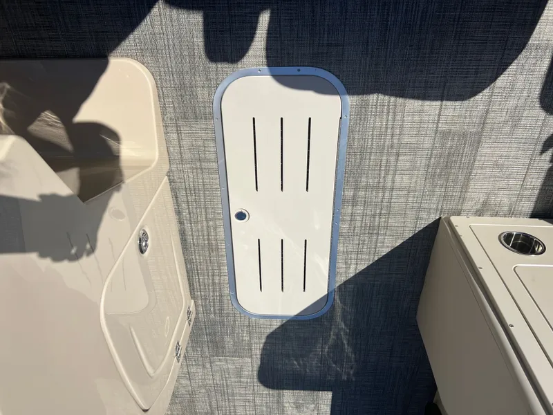 Slide: The Image of Bentley Pontoons Legacy 223 Swingback Tritoon & Honda 4-Stroke EFI 2026 - 25