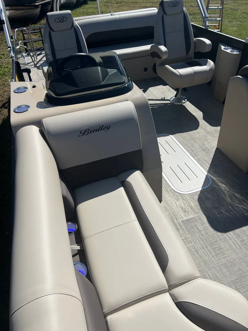 Slide: The Image of Bentley Pontoons Legacy 223 Swingback Tritoon & Honda 4-Stroke EFI 2026 - 28