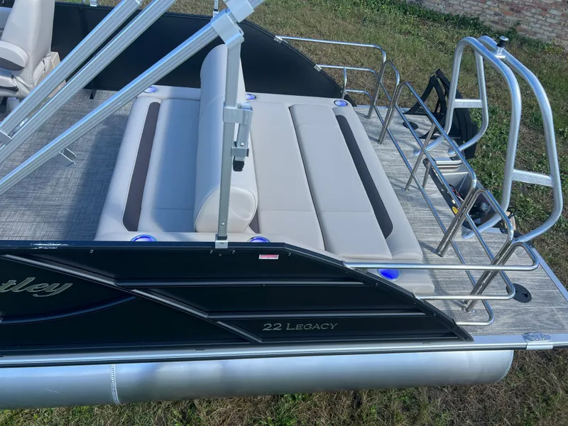Slide: The Image of Bentley Pontoons Legacy 223 Swingback Tritoon & Honda 4-Stroke EFI 2026 - 4