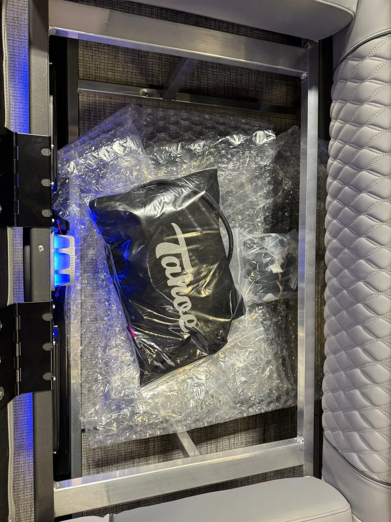 Slide: The Image of Tahoe Cascade 200HP QLS 2385 Quad Lounge Shift Tritoon 2025 - 41