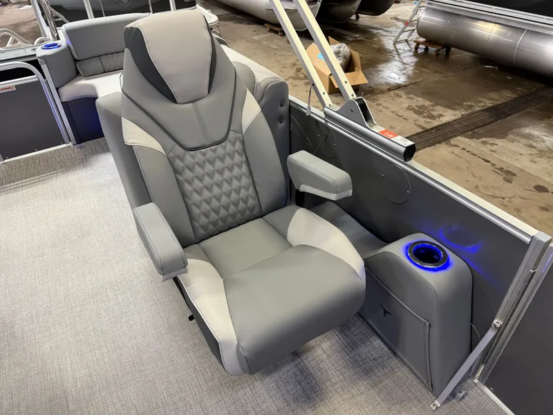 Slide: The Image of Tahoe Cascade 200HP Quad Lounge 2385 Tritoon 2025 - 10