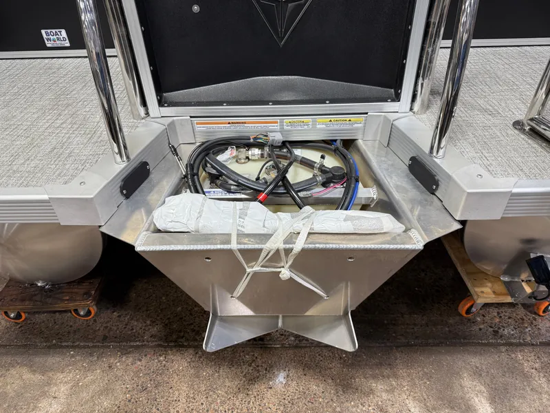 Slide: The Image of Tahoe Cascade 200HP Quad Lounge 2385 Tritoon 2025 - 43