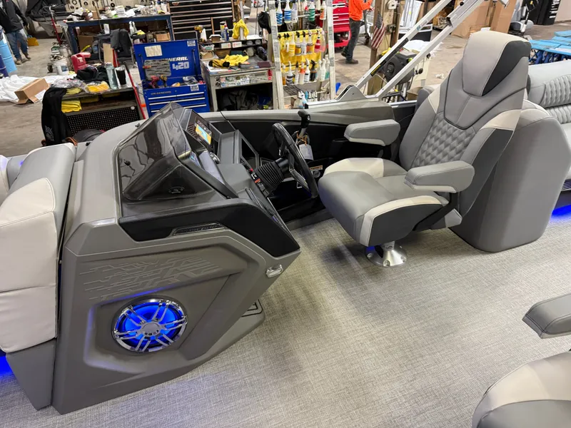 Slide: The Image of Tahoe Cascade 2385 Quad Lounge Tritoon & Honda 4-Stroke EFI 2025 - 11