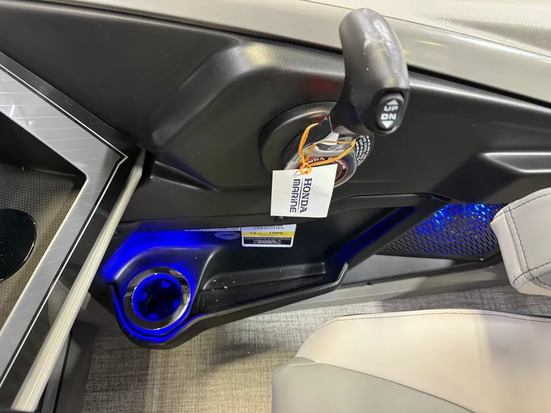 Slide: The Image of Tahoe Cascade 200HP Quad Lounge 2385 Tritoon 2025 - 18