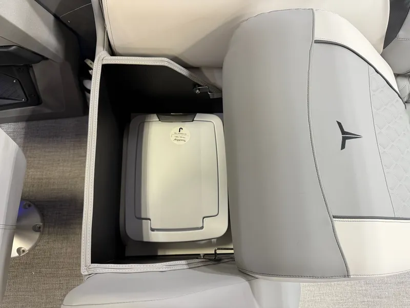 Slide: The Image of Tahoe Cascade 200HP Quad Lounge 2385 Tritoon 2025 - 26