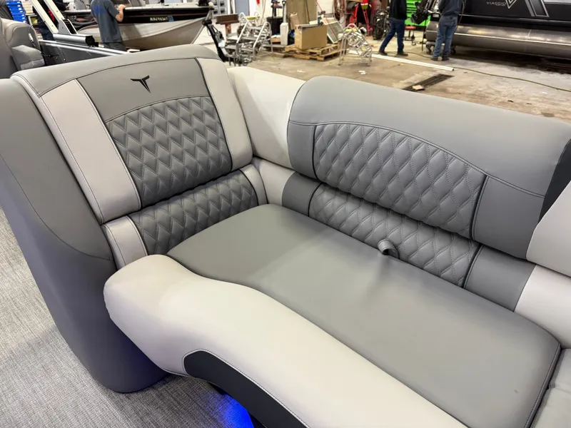 Slide: The Image of Tahoe Cascade 200HP Quad Lounge 2385 Tritoon 2025 - 33