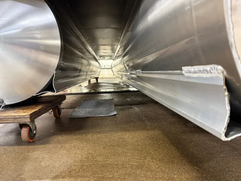 Slide: The Image of Tahoe Cascade 200HP Quad Lounge 2385 Tritoon 2025 - 42